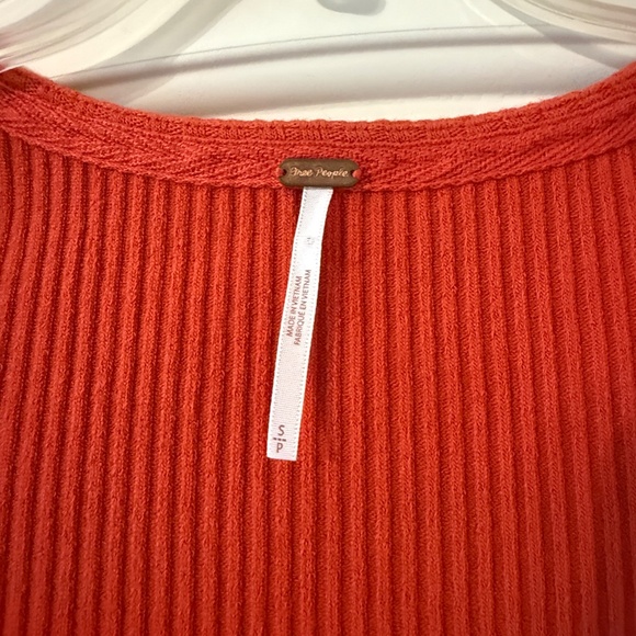 Free People cropped ribbed shirt, size Small - Picture 4 of 4